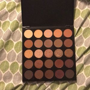 Morphe 25B Bronzed Mocha Palette.